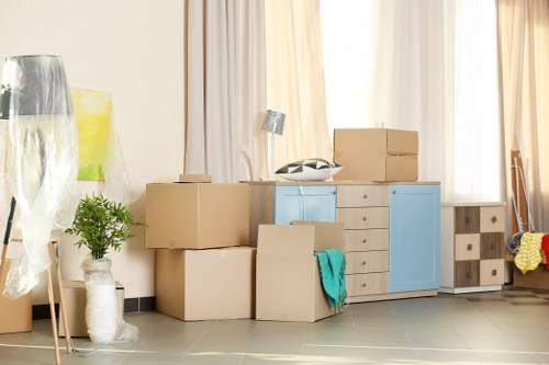 Professional packing support for a house move with organized boxes